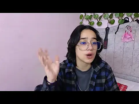 Snapshot of katalinathxandbritney1 chatting on September 27, 2025, 9:32 pm katalinathxandbritney1 online show from September 27, 2025, 9:32 pm