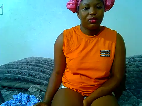 Snapshot of SweetHoney21_ chatting on May 25, 2026, 6:12 am SweetHoney21 online show from May 25, 2026, 6:12 am
