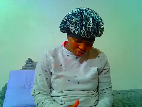 Snapshot of SweetHoney21_ chatting on June 4, 2026, 7:35 am SweetHoney21 online show from June 4, 2026, 7:35 am