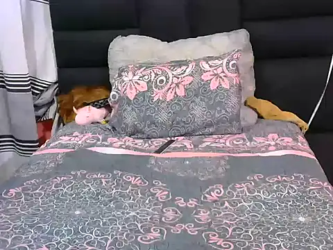 SweetHoney21  online show from February 9, 2026, 11:25 pm