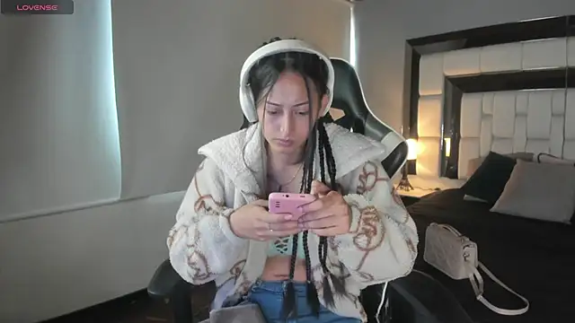 Snapshot of Adhara7 chatting on October 4, 2025, 6:20 pm Adhara7 online show from October 4, 2025, 6:20 pm