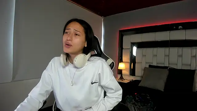 Snapshot of Adhara7 chatting on November 10, 2025, 7:19 pm Adhara7 online show from November 10, 2025, 7:19 pm