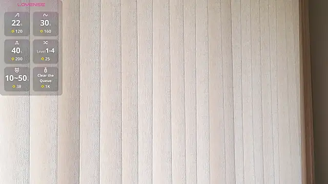 karinasantos  online show from September 16, 2025, 1:45 pm