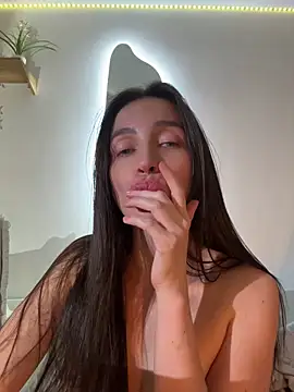 Snapshot of karinasantos_ chatting on July 15, 2026, 2:40 am karinasantos online show from July 15, 2026, 2:40 am