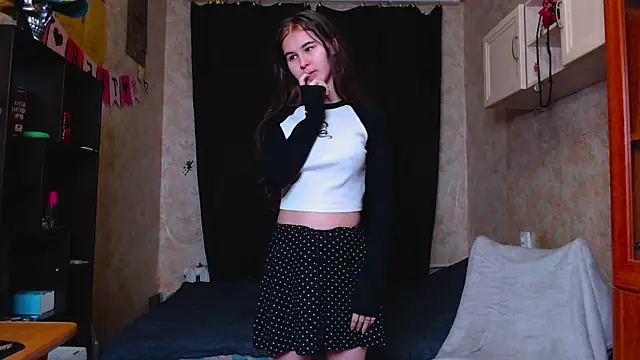 litle owl online show from September 21, 2025, 6:02 pm