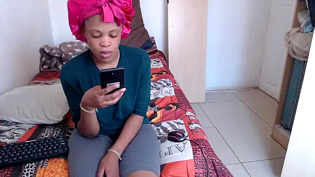 EssenceLovers online show from September 22, 2025, 12:22 pm