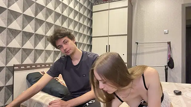 merycouple online show from February 8, 2026, 12:30 am