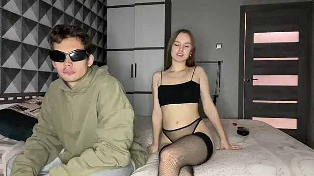 merycouple online show from September 10, 2025, 5:06 am