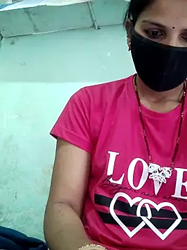 poojam93 online show from September 18, 2025, 2:36 am