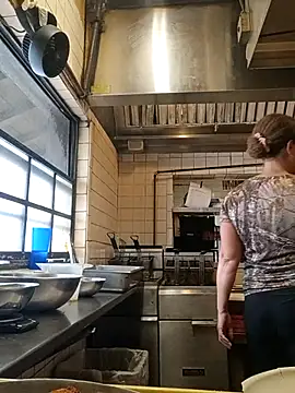 sarahkat86 online show from September 17, 2025, 5:15 pm