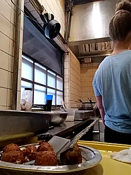 sarahkat86 online show from September 18, 2025, 10:24 pm