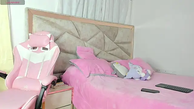 kendal hot01 online show from October 10, 2025, 9:37 pm