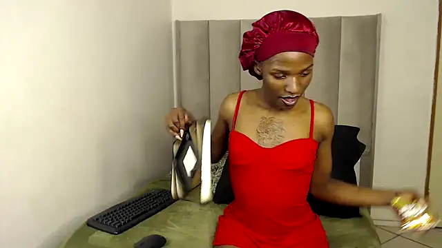 Trans fairy online show from November 21, 2025, 6:40 pm