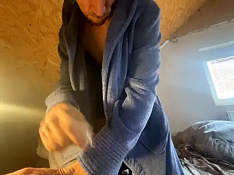 Snapshot of Salon1986 chatting on September 24, 2025, 8:10 am Salon1986 online show from September 24, 2025, 8:10 am