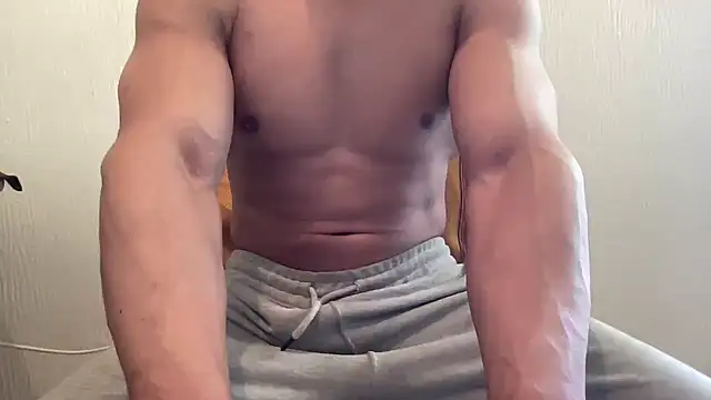 Snapshot of veilofstrength chatting on June 3, 2026, 4:12 pm veilofstrength online show from June 3, 2026, 4:12 pm