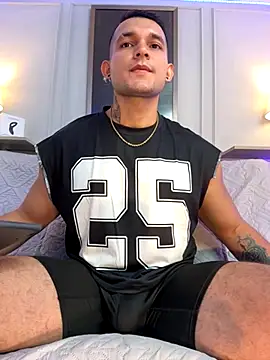 Snapshot of Marco_Vega chatting on October 13, 2025, 8:27 am Marco Vega online show from October 13, 2025, 8:27 am