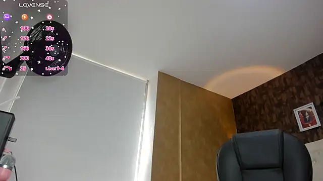 sweet  vanessa1 online show from February 28, 2026, 7:35 pm