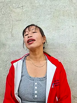 ngocngoc cute online show from October 12, 2025, 1:40 am