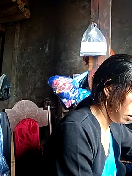 ngocngoc cute online show from November 9, 2025, 2:37 am