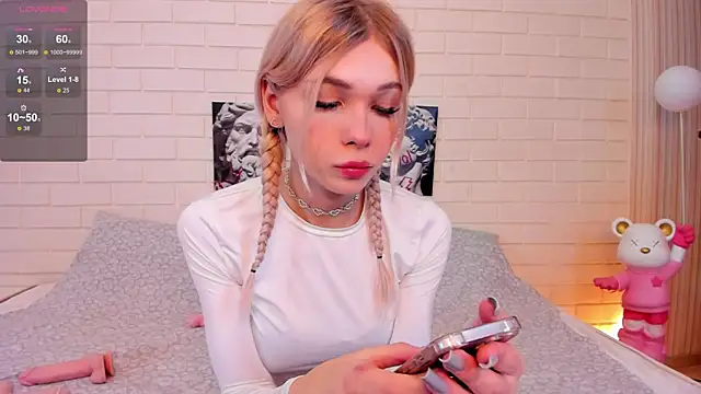 Blondy Fina online show from December 2, 2025, 4:14 am