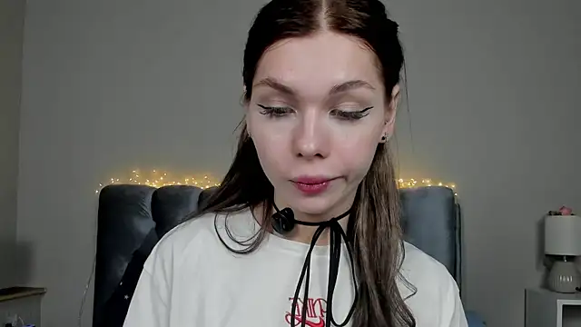Snapshot of Blondy_Fina chatting on July 7, 2026, 4:37 am Blondy Fina online show from July 7, 2026, 4:37 am