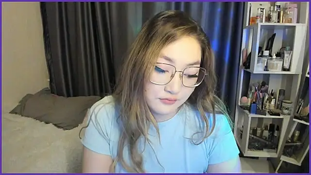 lyra x online show from October 8, 2025, 1:12 pm