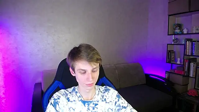 yes cute boy  online show from October 17, 2025, 8:32 pm