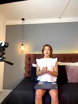 victoria decapri online show from September 27, 2025, 7:31 pm