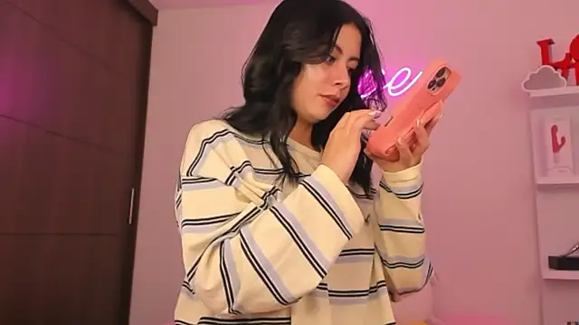 zoecams1 online show from April 14, 2026, 7:08 pm