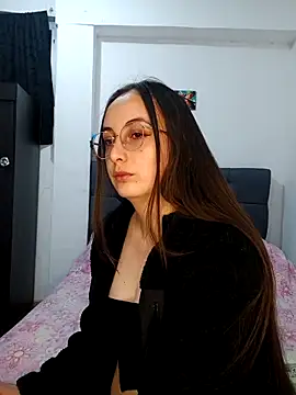 selene swee online show from October 18, 2025, 8:27 am