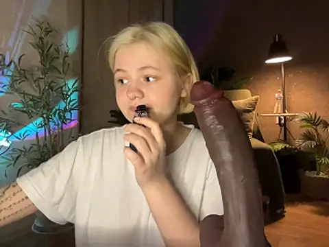 MoonIvy  online show from March 22, 2026, 7:48 pm