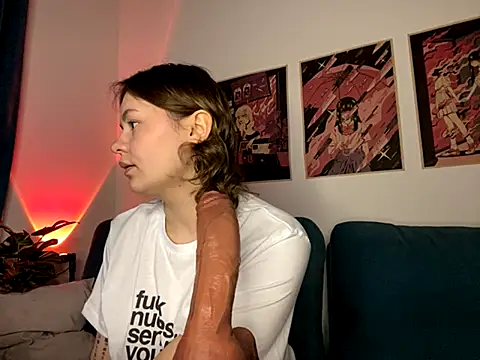 MoonIvy  online show from September 28, 2025, 5:09 pm