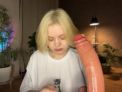 MoonIvy  online show from March 26, 2026, 7:12 pm