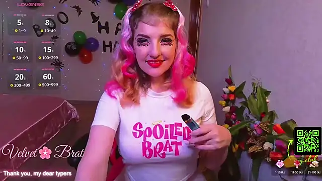 Snapshot of QueenInSilence chatting on November 2, 2025, 9:20 pm QueenInSilence online show from November 2, 2025, 9:20 pm