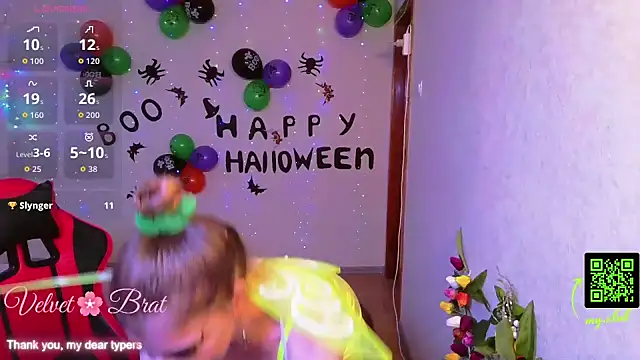 Snapshot of QueenInSilence chatting on October 31, 2025, 10:16 pm QueenInSilence online show from October 31, 2025, 10:16 pm