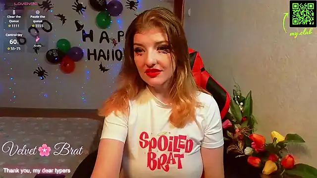 Snapshot of QueenInSilence chatting on October 19, 2025, 9:17 pm QueenInSilence online show from October 19, 2025, 9:17 pm