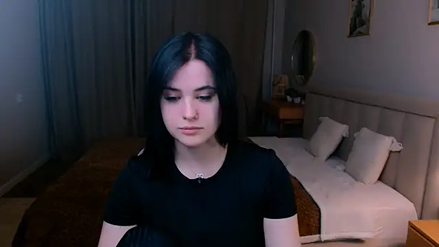 lil angel  online show from April 17, 2026, 9:28 pm