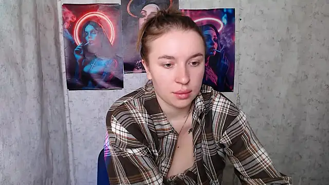 JuliaTopp  online show from September 11, 2025, 4:45 am