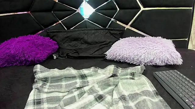 LITTLESUSSYY  online show from October 4, 2025, 12:07 pm