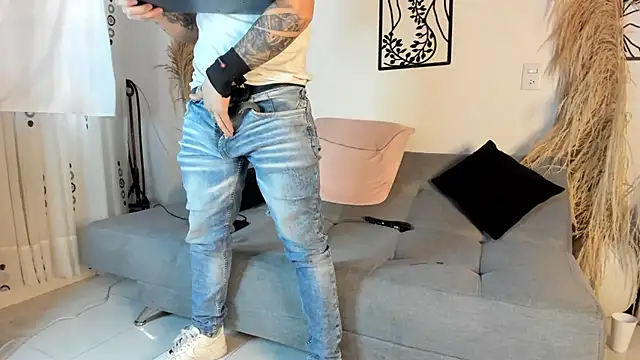 Masterblue hot online show from November 27, 2025, 9:59 pm