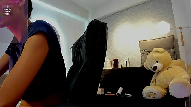 lily cash1 online show from March 12, 2026, 12:09 pm