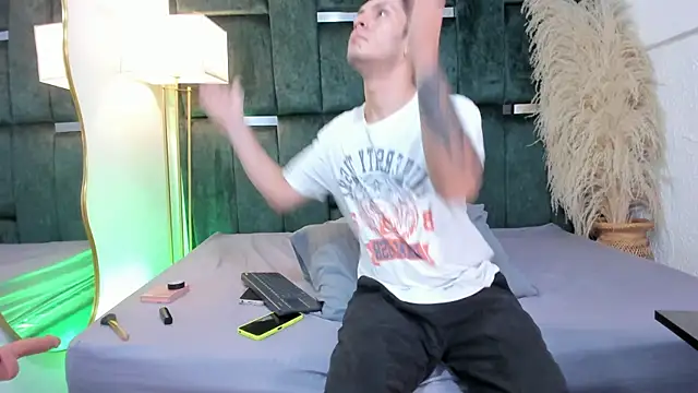 Snapshot of Charlotte_Brian chatting on October 8, 2025, 12:45 am Charlotte Brian online show from October 8, 2025, 12:45 am