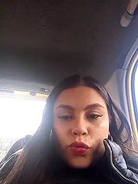 Laia  hadid online show from September 26, 2025, 5:09 pm