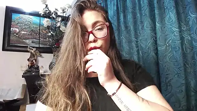 Laia  hadid online show from September 24, 2025, 5:47 am