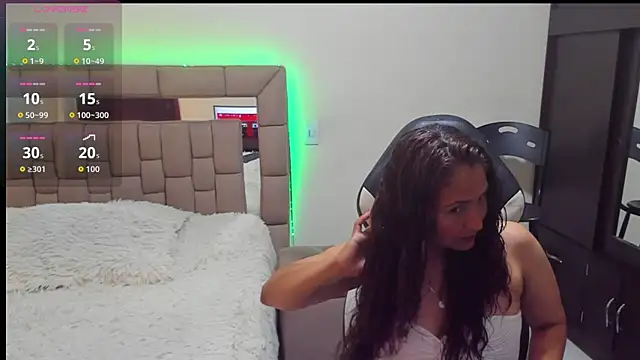 gabrielaponce11 online show from October 21, 2025, 11:37 pm