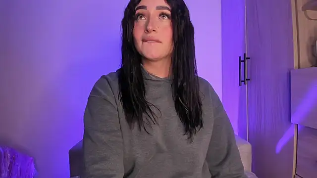 scarlett Collinss online show from March 24, 2026, 5:29 am