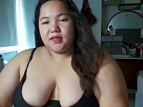 LianaCruzado online show from July 8, 2026, 11:49 pm