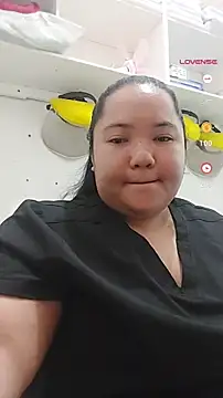 LianaCruzado online show from April 4, 2026, 1:56 am