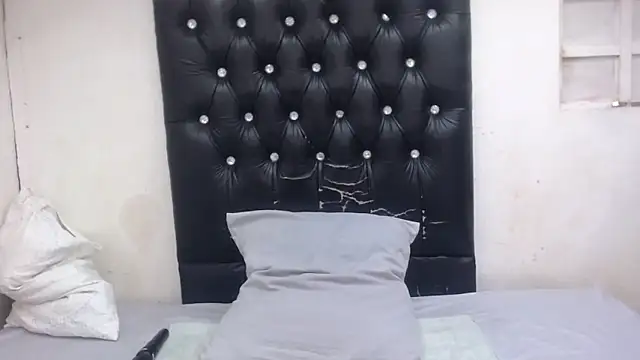 GlowGoddessxx online show from April 9, 2026, 5:42 am