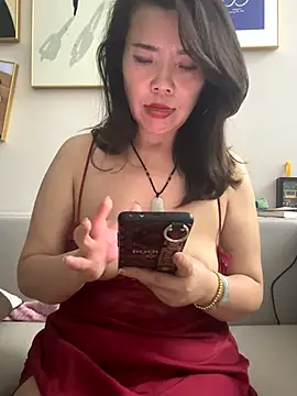 anna yngs online show from October 3, 2025, 1:23 pm